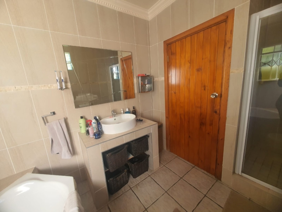 To Let 4 Bedroom Property for Rent in Beacon Bay Eastern Cape